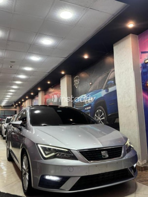 Seat Leon 2020 Silver Used for Sale - 2