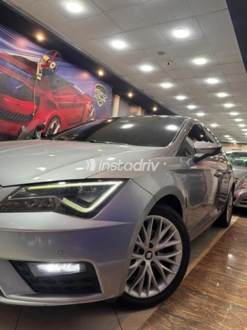 Seat Leon 2020 Silver Used for Sale - 9