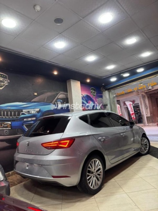 Seat Leon 2020 Silver Used for Sale - 10