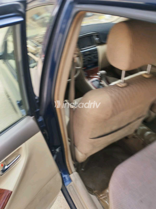 Toyota Corolla 2005 White Used for Sale - 9