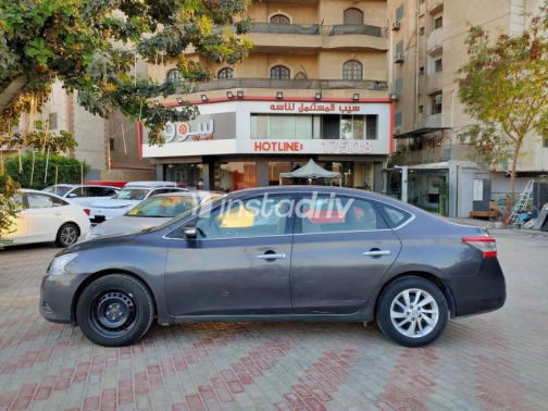 Nissan Sentra 2017 Gray Used for Sale - 2