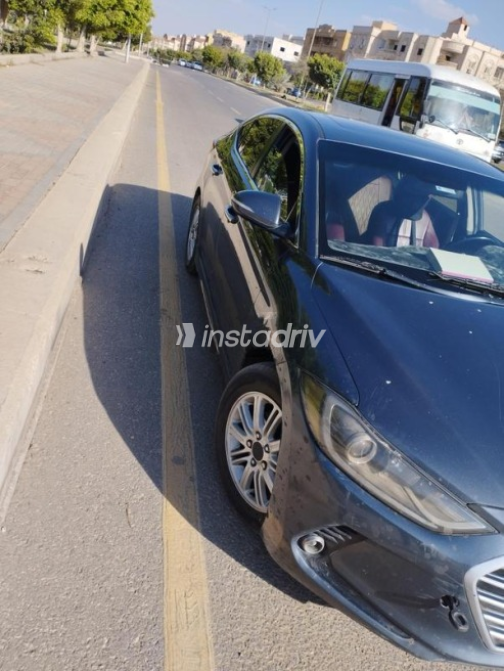 Hyundai Elantra AD 2017 White Used for Sale - 3