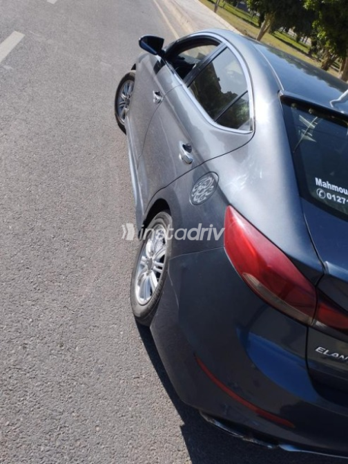 Hyundai Elantra AD 2017 White Used for Sale - 4