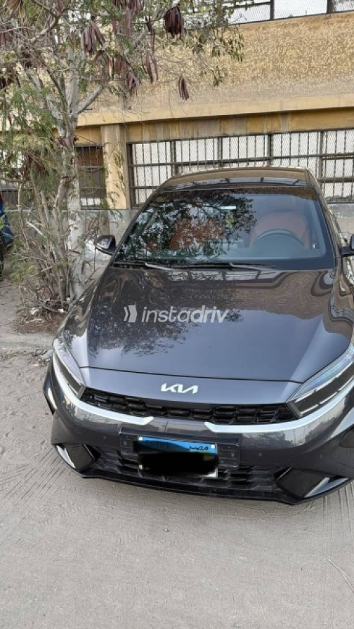 كيا K3 2022 رمادي مستعملة للبيع - 1