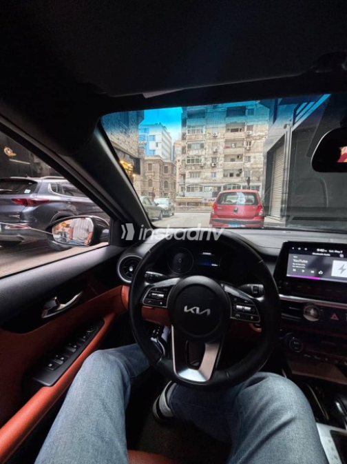 كيا K3 2022 رمادي مستعملة للبيع - 9