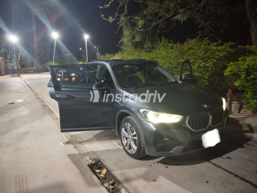 بي ام دبليو X1 2020 رمادي مستعملة للبيع - 3