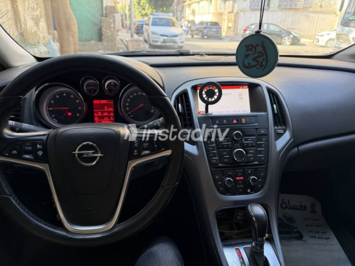 اوبل أسترا 2020 فضي مستعملة للبيع - 3