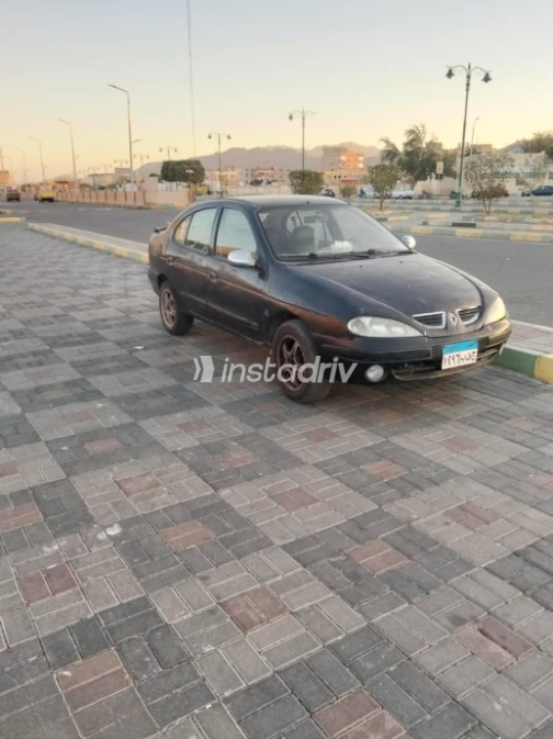 رينو ميجان 2000 أسود مستعملة للبيع - 1