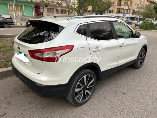 Nissan Qashqai 2017 White Used for Sale - 3