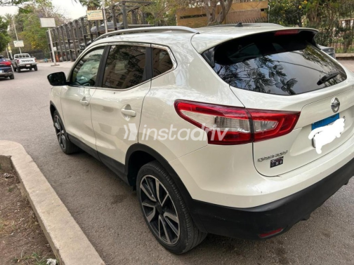 Nissan Qashqai 2017 White Used for Sale - 4