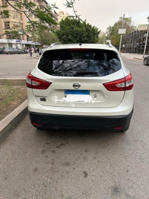 Nissan Qashqai 2017 White Used for Sale - 6