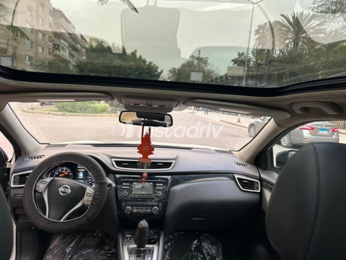 Nissan Qashqai 2017 White Used for Sale - 8