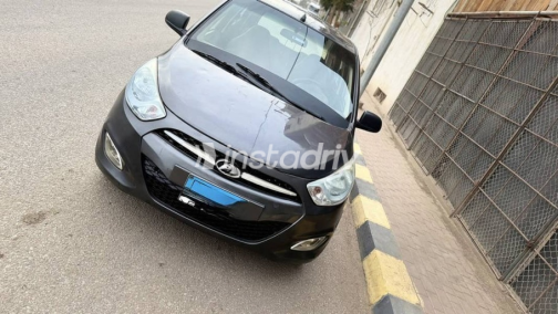 هيونداي I10 2012 رمادي مستعملة للبيع - 3