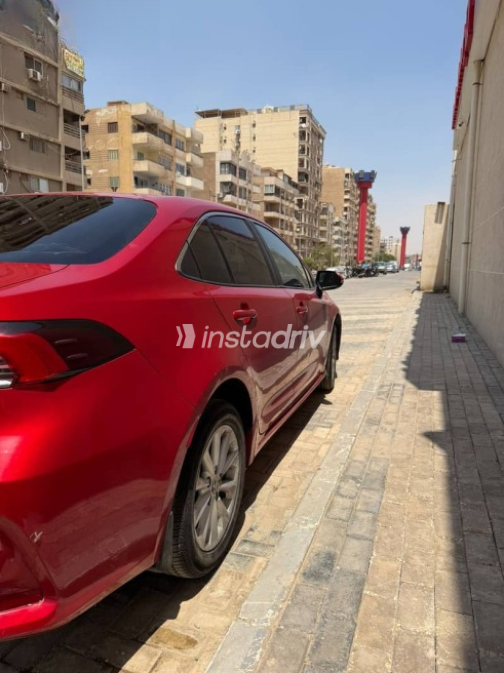 تويوتا كورولا 2024 أحمر مستعملة للبيع - 3