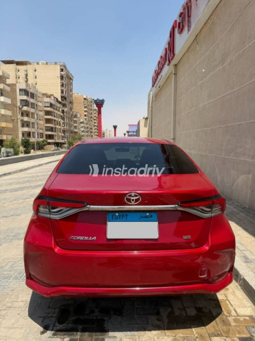 تويوتا كورولا 2024 أحمر مستعملة للبيع - 4