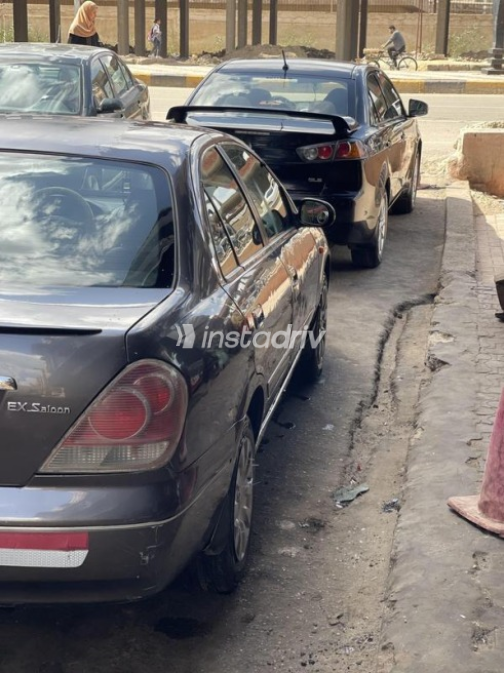 نيسان صنى 2011 بنفسجي مستعملة للبيع - 4