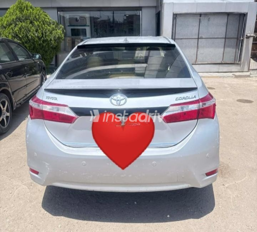 Toyota Corolla 2015 Silver Used for Sale - 1