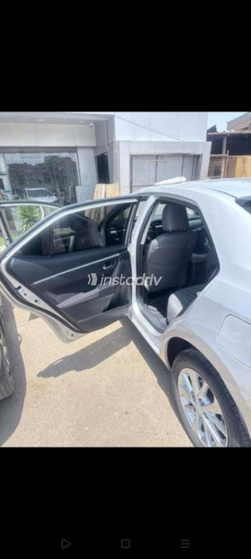 Toyota Corolla 2015 Silver Used for Sale - 10