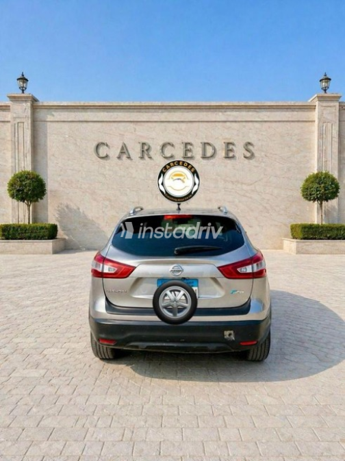 Nissan Qashqai 2017 White Used for Sale - 1