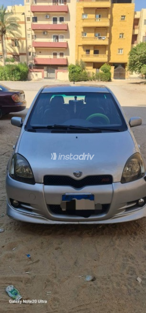 Toyota Yaris 2004 White Used for Sale - 1