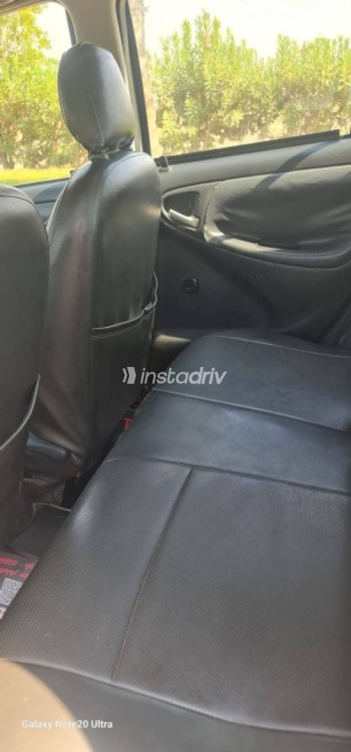 Toyota Yaris 2004 White Used for Sale - 7