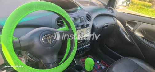 Toyota Yaris 2004 White Used for Sale - 9