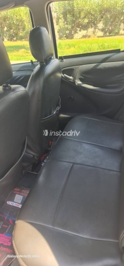 Toyota Yaris 2004 White Used for Sale - 10