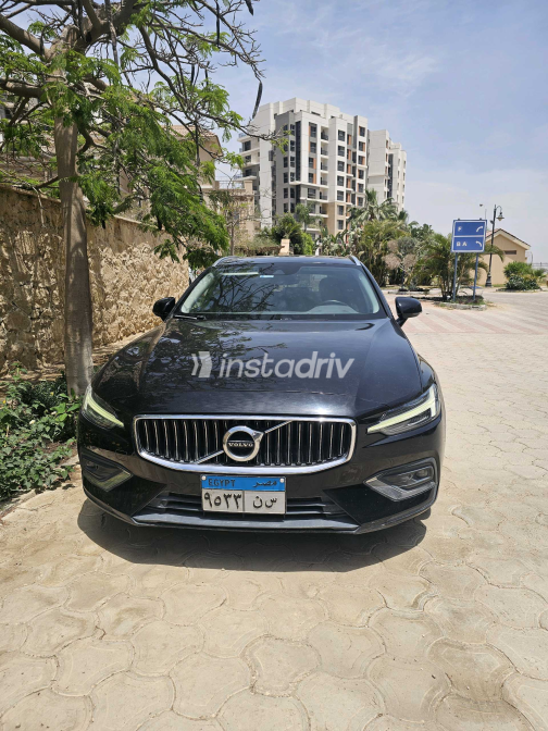Volvo V60 2021 Black Used for Sale - 5