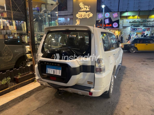 Mitsubishi Pajero 2018 White Used for Sale - 4