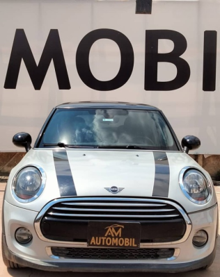 Mini Cooper 2019 White Used for Sale