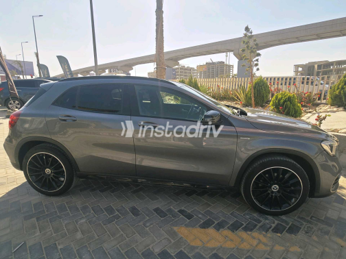 مرسيدس GLA 200 2020 رمادي مستعملة للبيع - 1