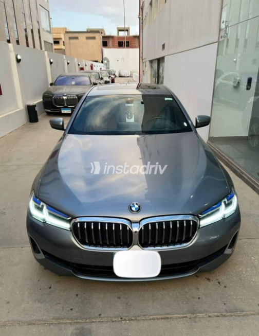 بي ام دبليو 520 2021 رمادي مستعملة للبيع - 1