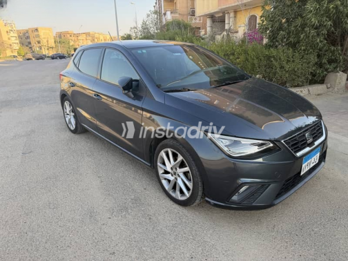 سيات ابيزا 2022 رمادي مستعملة للبيع - 1