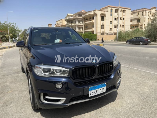 بي ام دبليو X5 2015 أزرق غامق مستعملة للبيع - 1