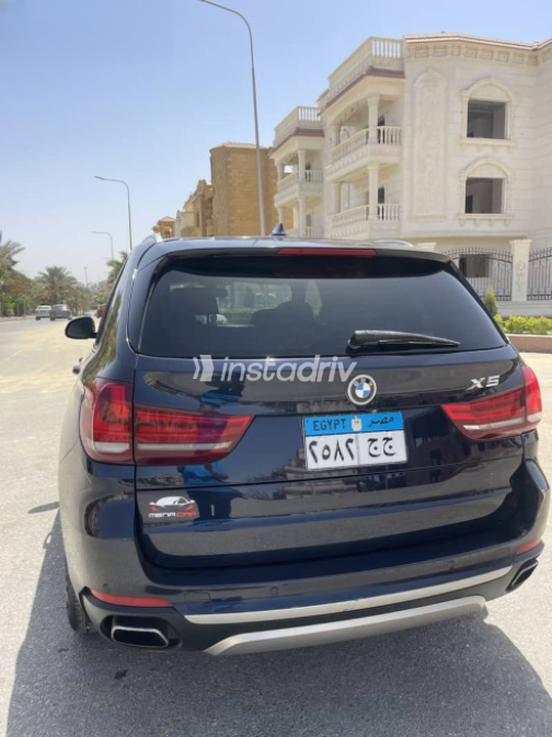 بي ام دبليو X5 2015 أزرق غامق مستعملة للبيع - 2