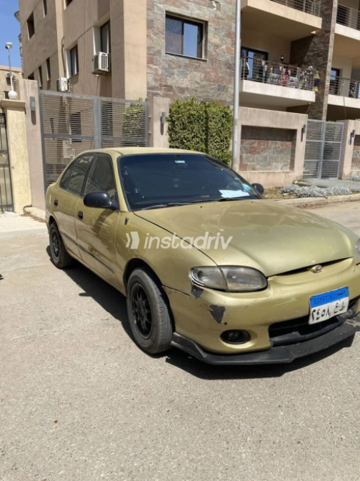هيونداي اكسنت 2001 ذهبي مستعملة للبيع - 3