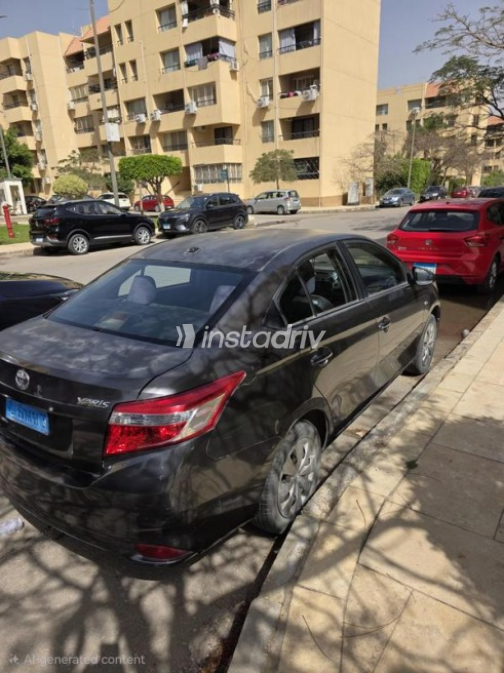 تويوتا ياريس 2015 رمادي مستعملة للبيع - 7