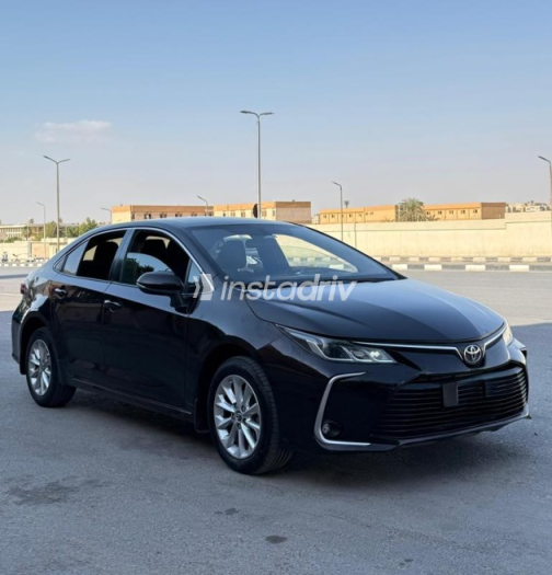 تويوتا كورولا 2019 بني مستعملة للبيع - 1