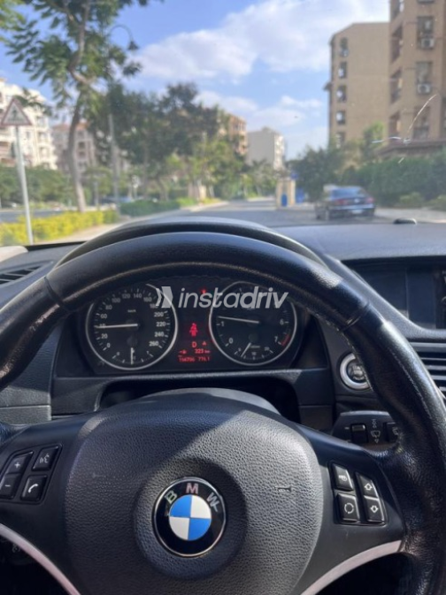 بي ام دبليو X1 2011 موكا مستعملة للبيع - 5