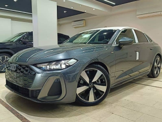 اودي A5 2025 رمادي جديدة للبيع