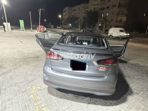 Kia Cerato 2018 Gray Used for Sale - 4