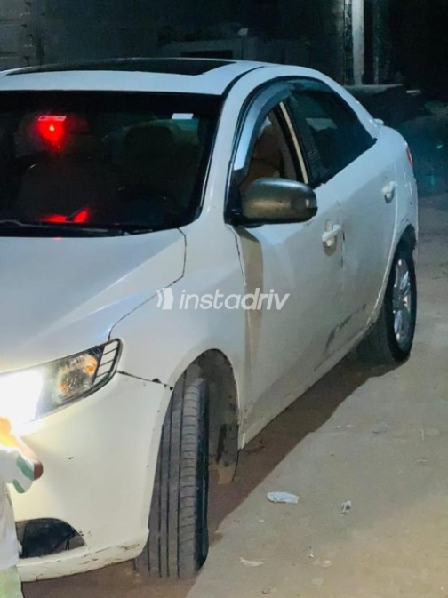 Kia Cerato 2010 White Used for Sale - 3