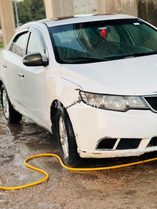 Kia Cerato 2010 White Used for Sale - 4