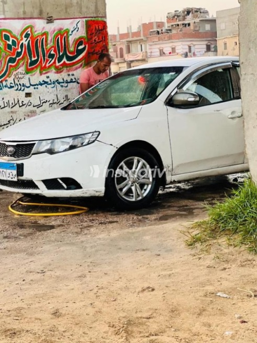 Kia Cerato 2010 White Used for Sale - 7