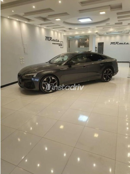اودي A5 2024 فضي مستعملة للبيع - 1