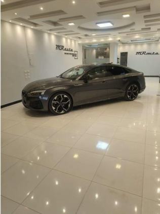 اودي A5 2024 فضي مستعملة للبيع