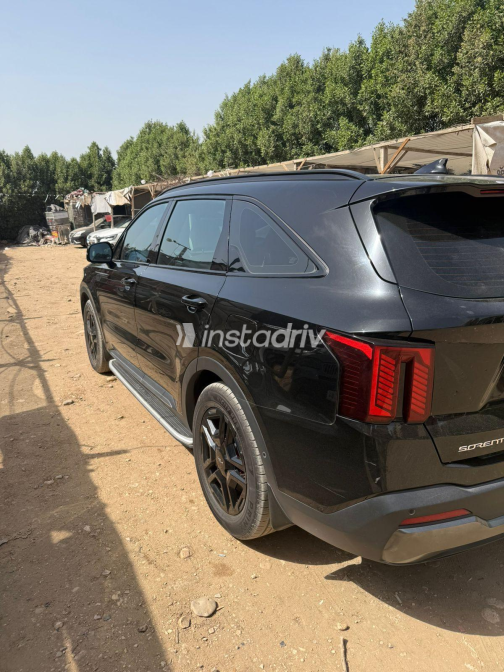 كيا سورينتو 2024 أسود مستعملة للبيع - 3