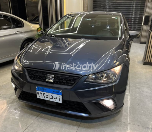 سيات ابيزا 2021 رمادي مستعملة للبيع - 3
