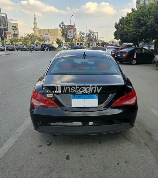 مرسيدس CLA 180 2015 أسود مستعملة للبيع - 2