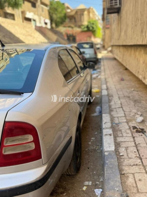 سكودا اوكتافيا A4 2004 فضي مستعملة للبيع - 4